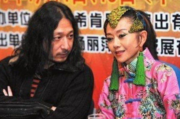 回顾杨丽萍与富商刘淳晴结婚7年无儿无女离婚后她怎样了