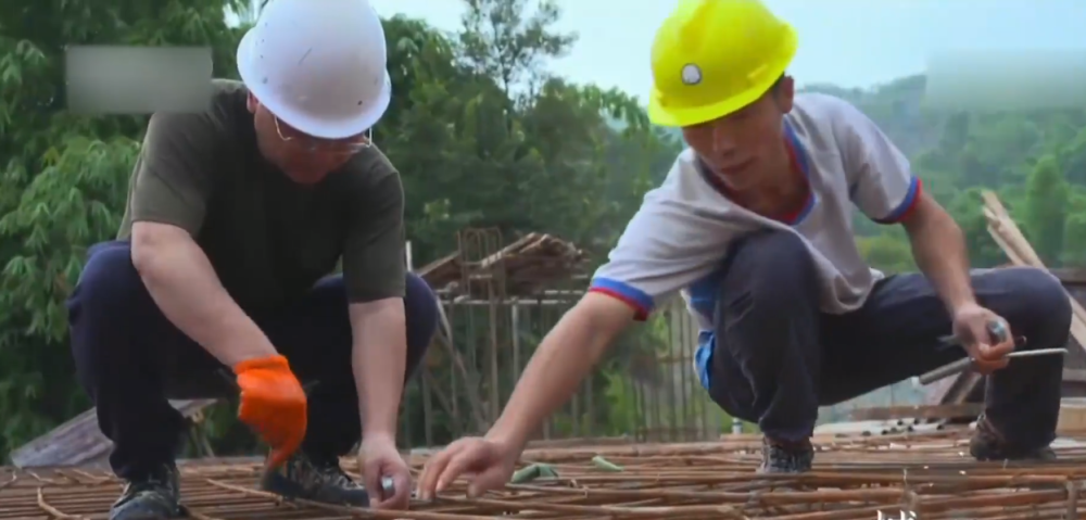 18年上海身价35亿总裁假扮农民工工地上班第一天就被工头怒怼