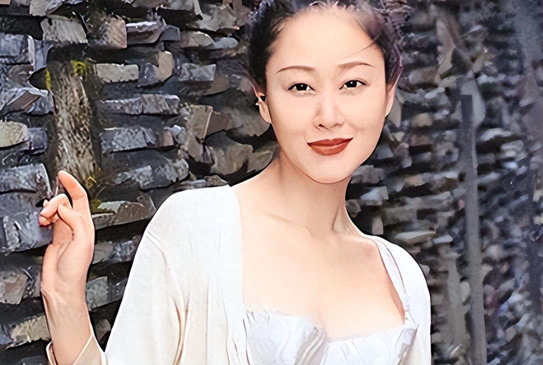 红极一时,却遭闺蜜插足婚姻,43岁惨死,留下7字遗言,死因成谜