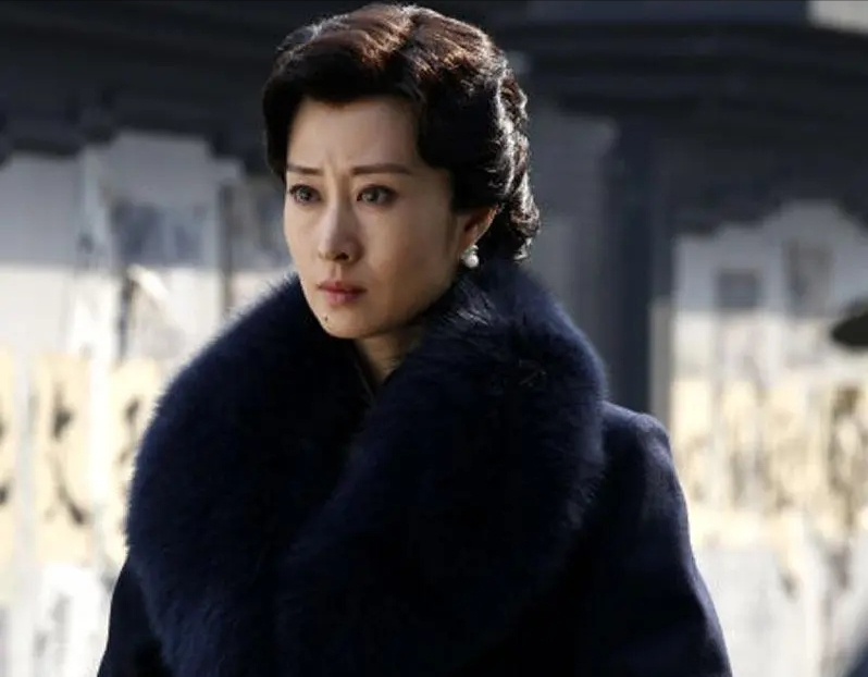 回顾刘敏涛嫁豪门独守空房7年离婚后重返荧屏今女儿成她的骄傲