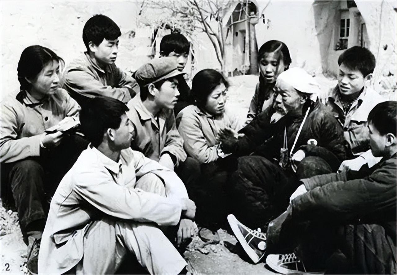 2016年上海女知青和失散40多年的恩人相见二人当场泪奔