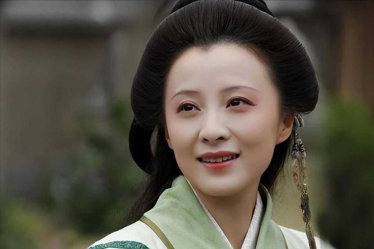 回顾徐露巅峰期为爱隐退下嫁丑男人生女母女俩形似姐妹花