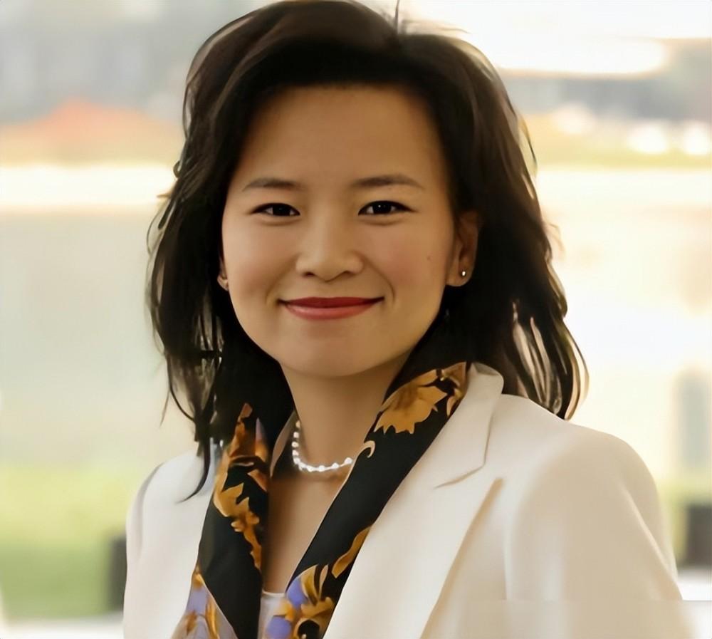 回顾成蕾藏身央视二十年因口误暴露间谍身份结局大快人心