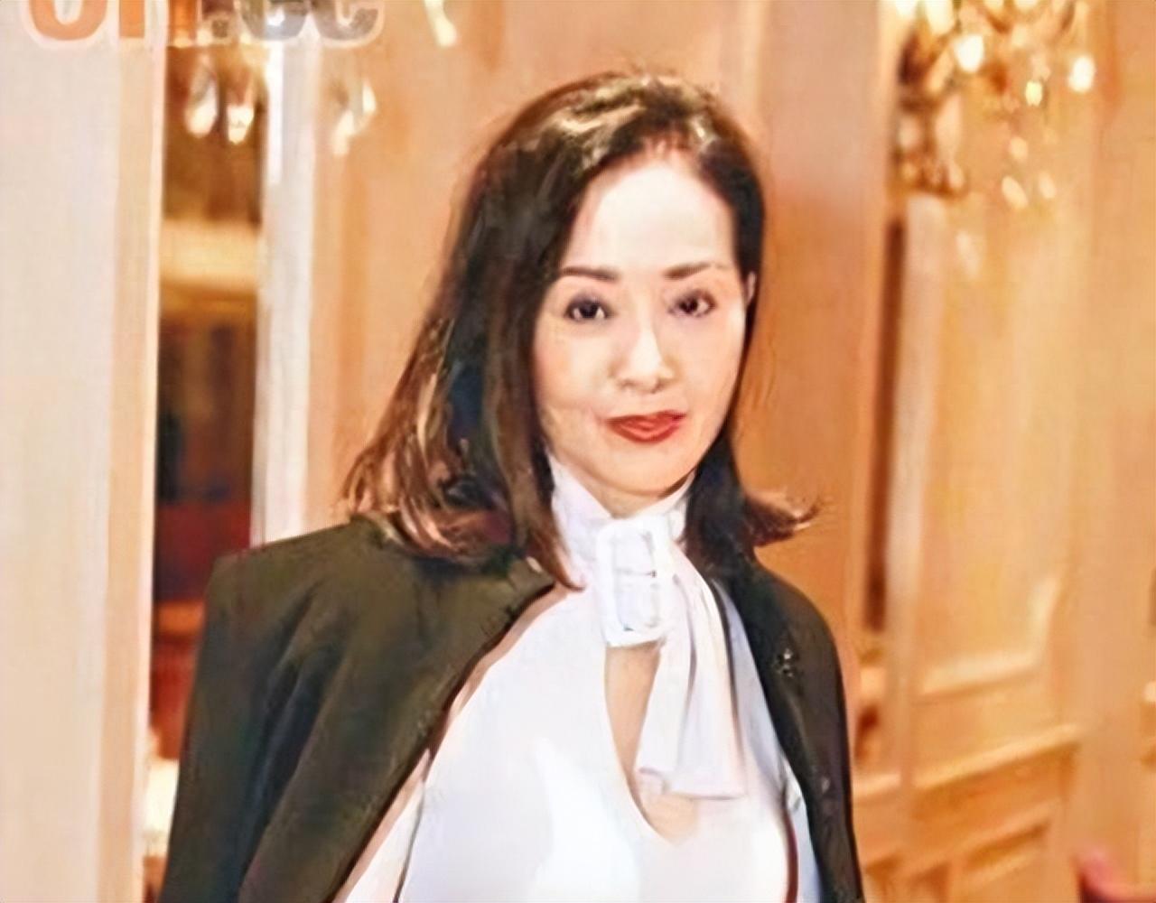 回顾何莉莉忍耐小三43年丈夫去世后独吞70亿财产小三分文没有