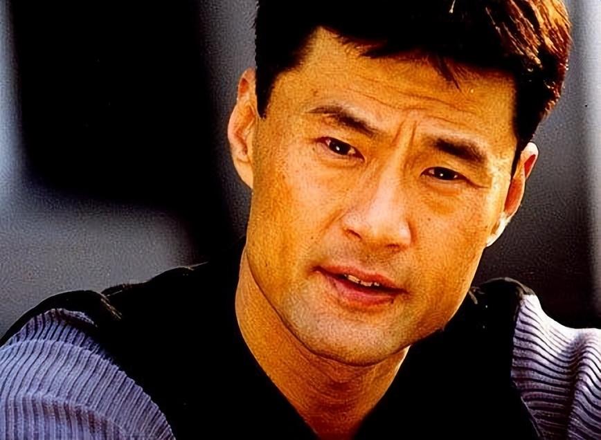 回顾于荣光一生洁身自好为何到了63岁妻子坚持要和他离婚