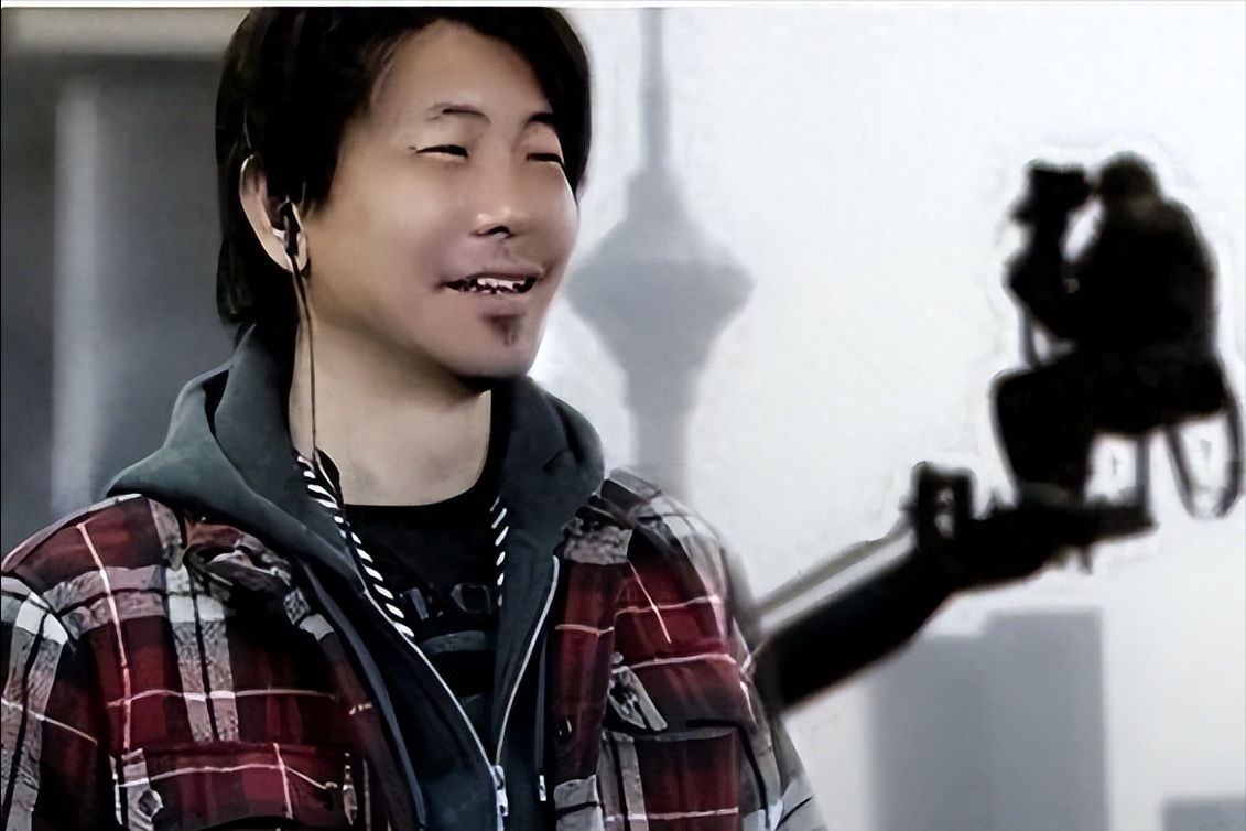 可是,在张孝正的眼里,"家花"哪有"野花"香,他早已在外面玩得忘我了.