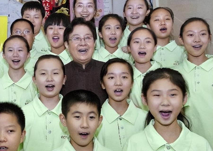 回顾作曲家谷建芬我一生清贫创作歌曲无数对丈夫和女儿有愧疚