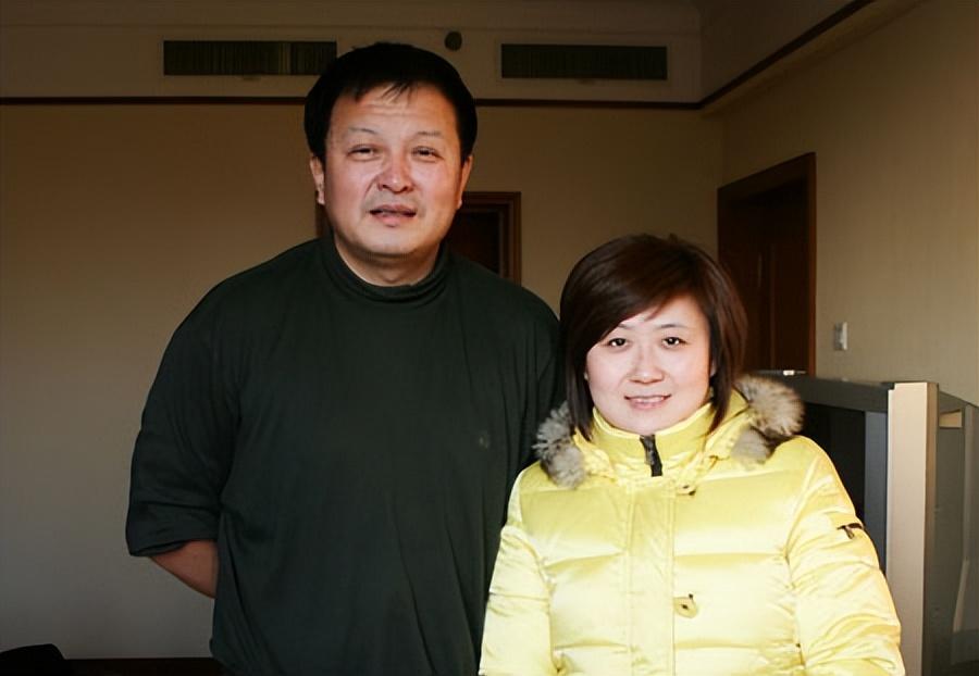 回顾山东女婿杨亚洲娶了情路坎坷的倪萍结婚17年他幸福吗