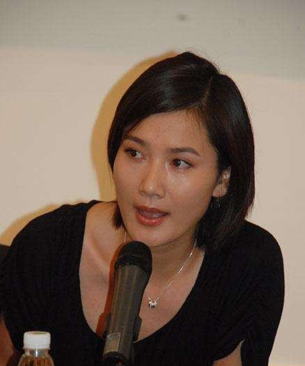 回顾潘雨辰:与侯勇结婚是我一生的伤,独自抚养女儿有泪也幸福