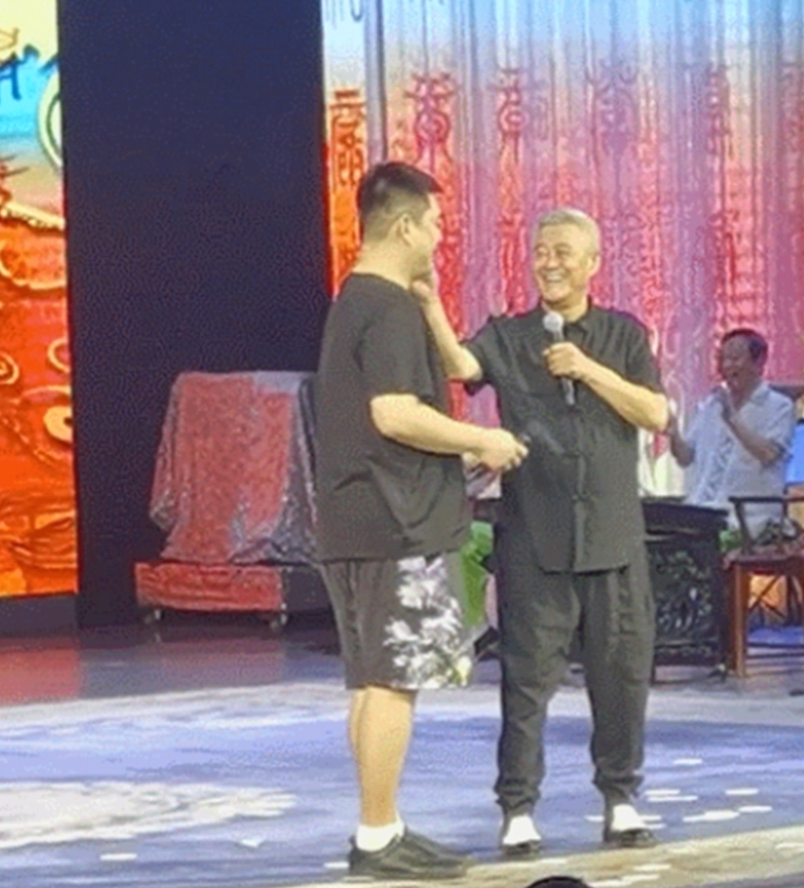 回顾澳门这一晚江湖地位人情冷暖在赵本山身上体现出来了