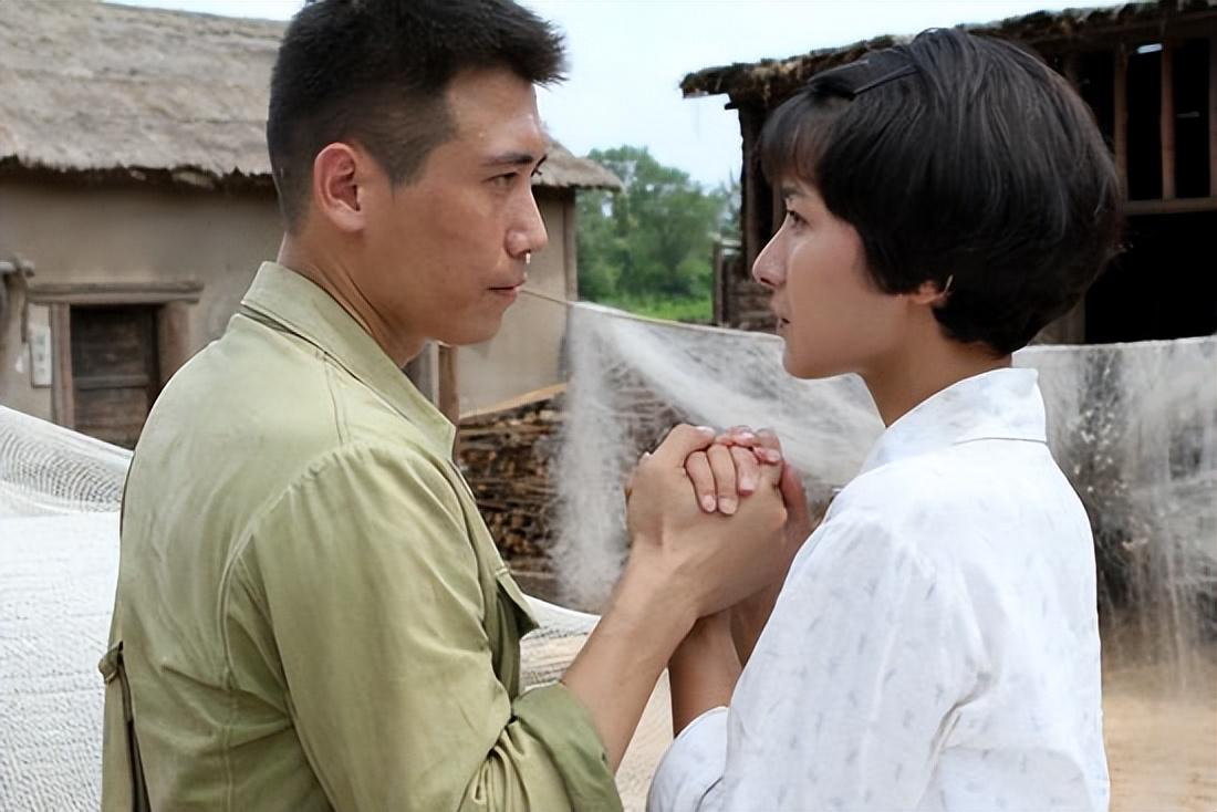 回顾演员李乃文与颜丙燕意难平49岁婚姻成谜如今怎样了