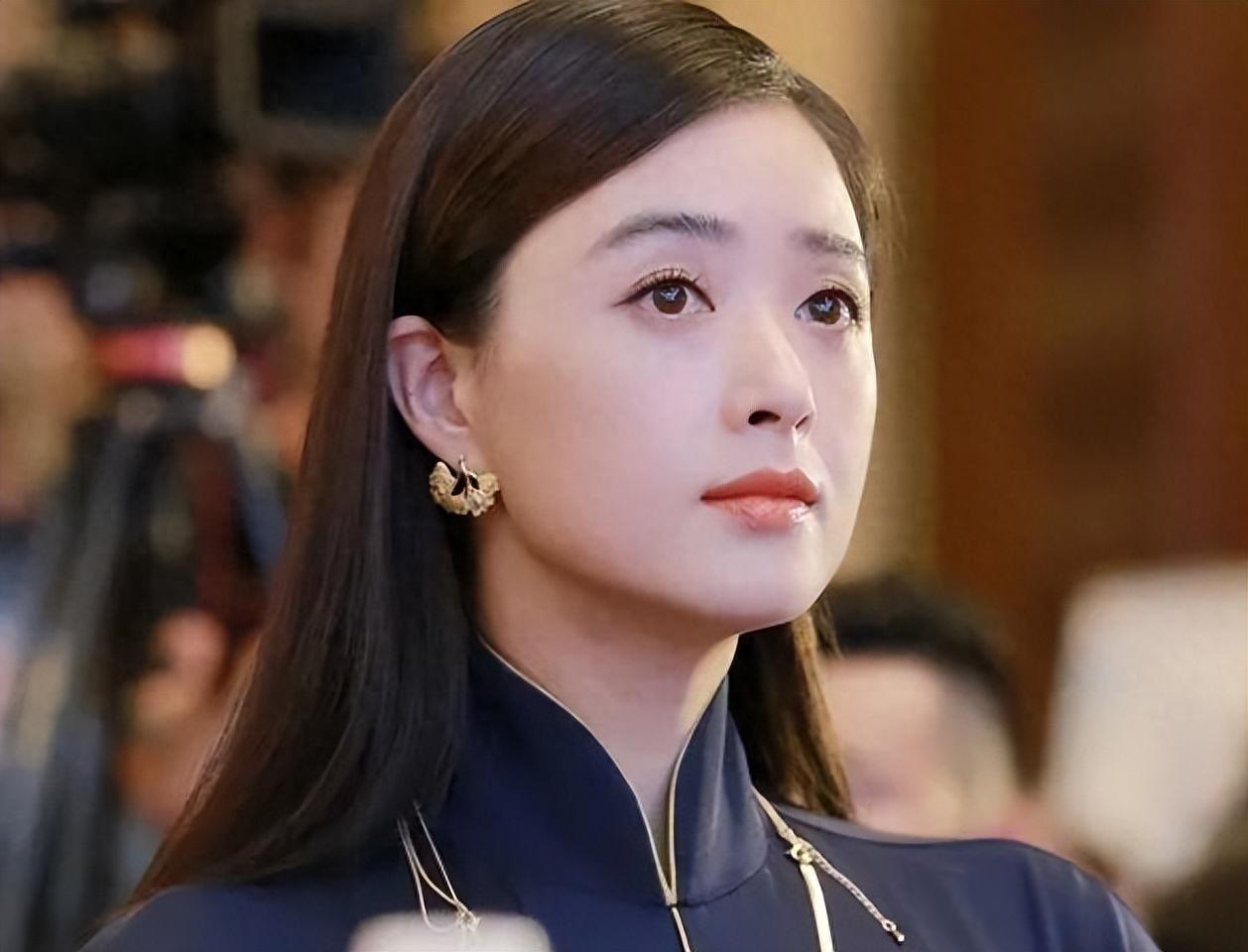 回顾蒋欣16岁北漂20岁买房40岁无人敢娶活成谁都惹不起的人