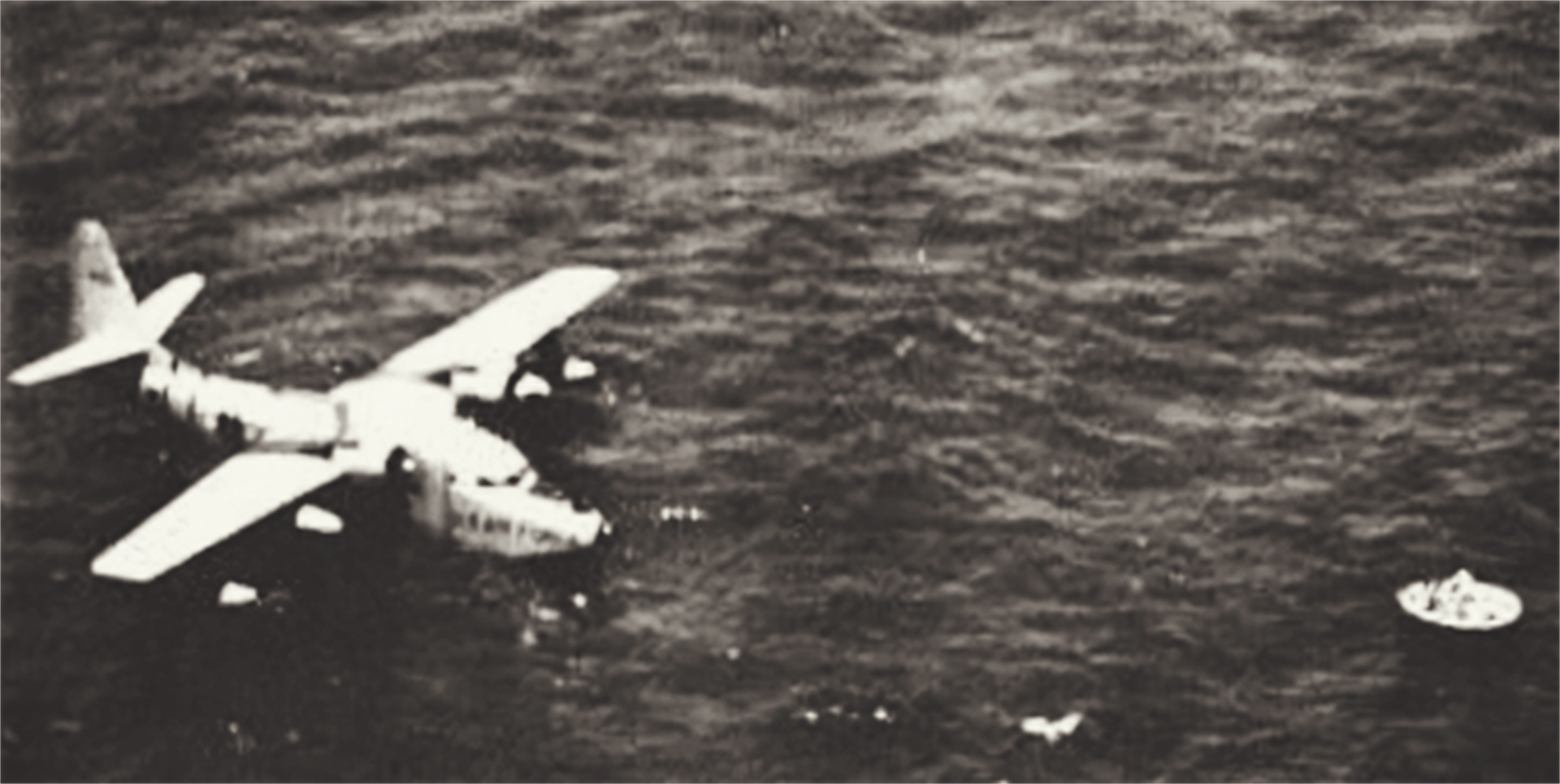 一架隶属于英国国泰航空公司的dc-4型号客机从新加坡出发,在飞机抵达