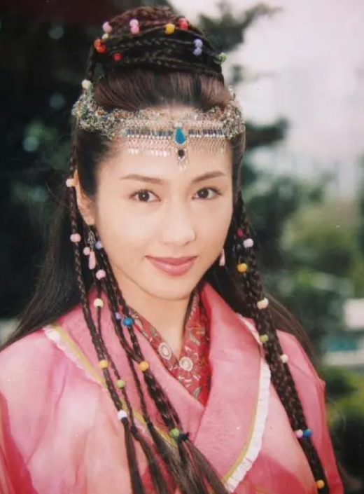 回顾赵敏黎姿37岁嫁残疾丈夫41岁生三胎如今她怎样了