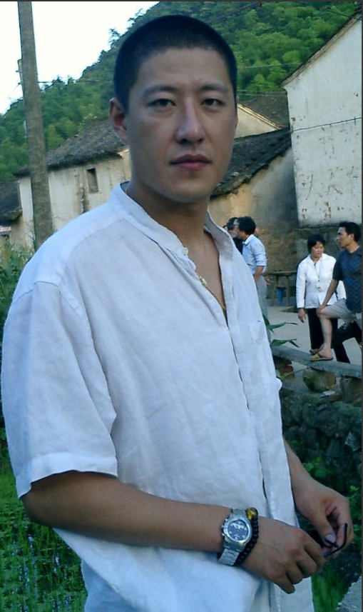 回顾著名演员于震被前妻泼尽脏水为何二婚妻子辛月依旧敢嫁