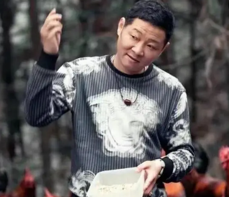 回顾胡敬嫁大16岁三德子赵亮支持丈夫养鸡14年现身价过亿