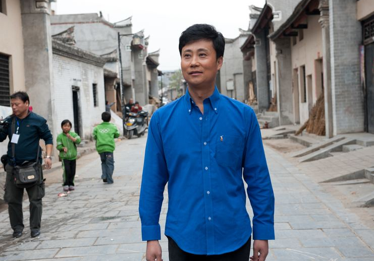 回顾离婚7年耿为华和小14岁前妻郑佳的境遇生活差距太大