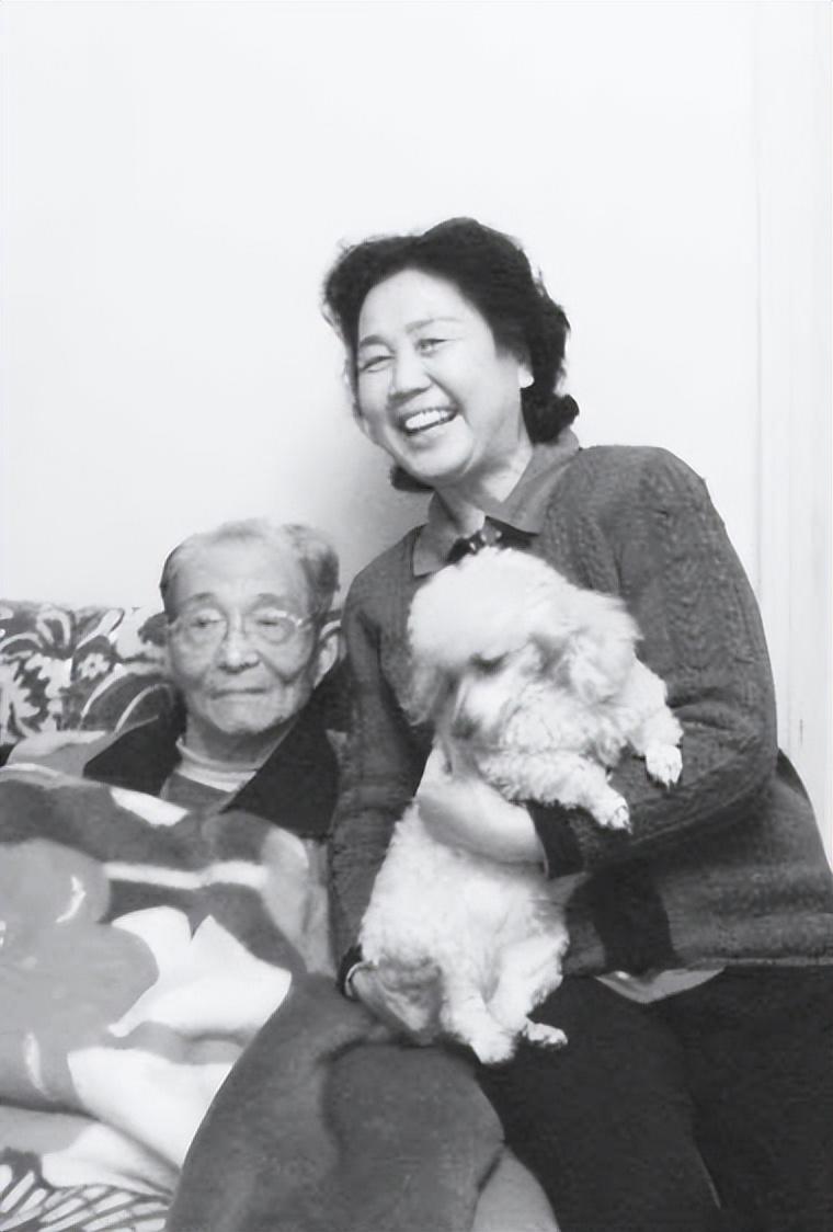 回顾老艺术家陈述二婚娶小30岁娇妻逝世后子女与继母对簿公堂