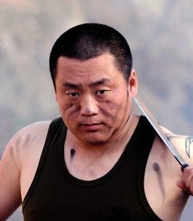 的宋晓峰还没遇到赵本山,他还只是个普普通通的二人转剧团的小演员