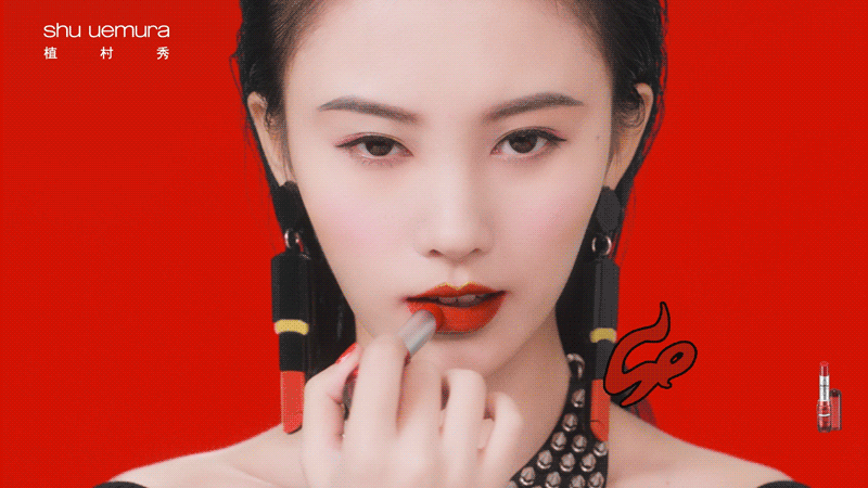 从鞠婧祎早期的照片也可以看出,在五官轮廓都大差不差的情况下,撩起