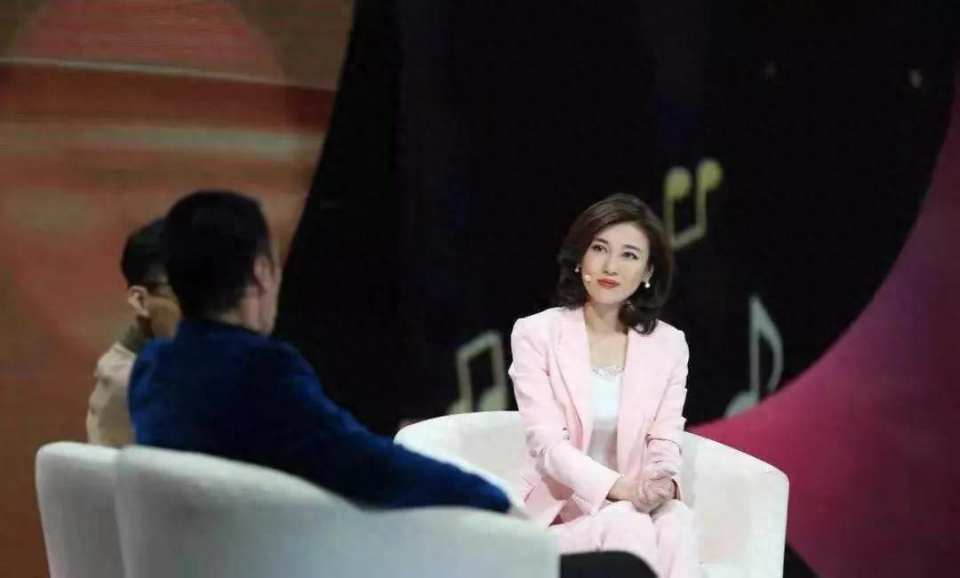 回顾主持人李红低调工作20年却被造谣嫁入豪门她做错了什么