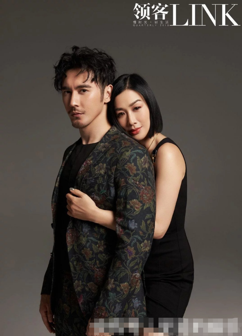 回顾张伦硕娶大12岁钟丽缇与3继女没隔阂一家五口很幸福