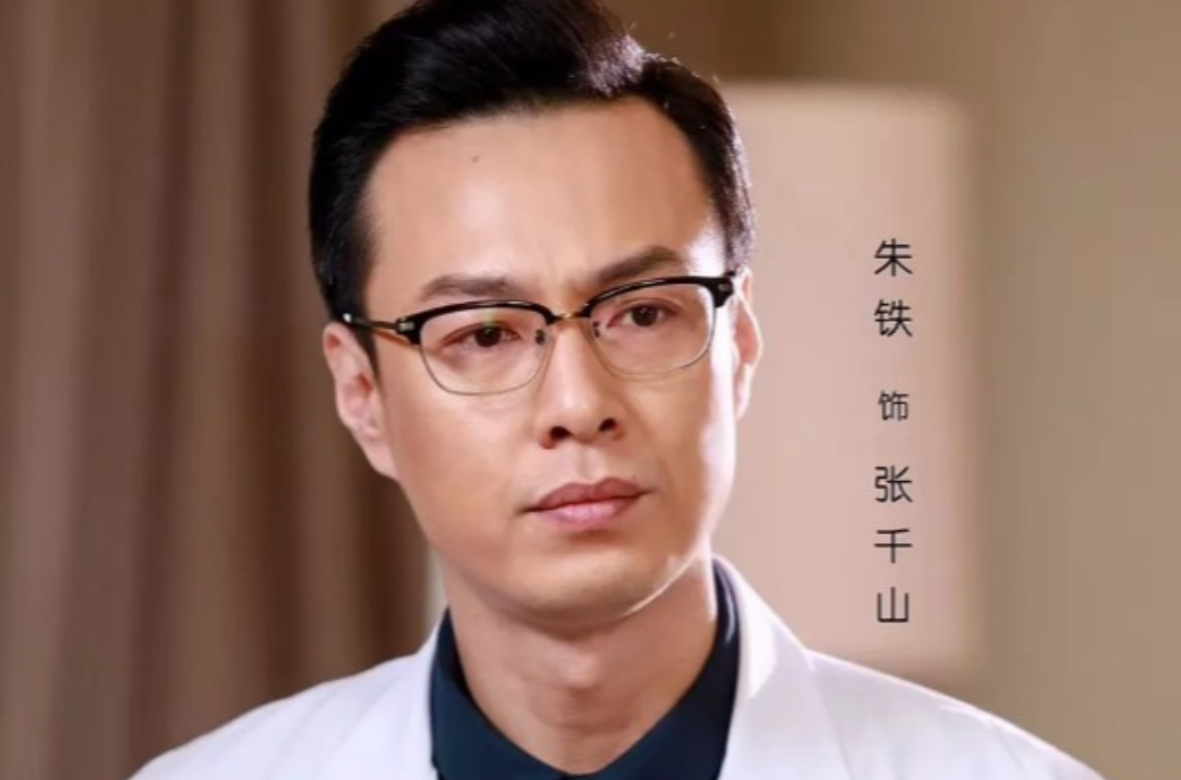 回顾演员朱铁陪母亲战胜乳腺癌平凡教师妻子被他宠成公主