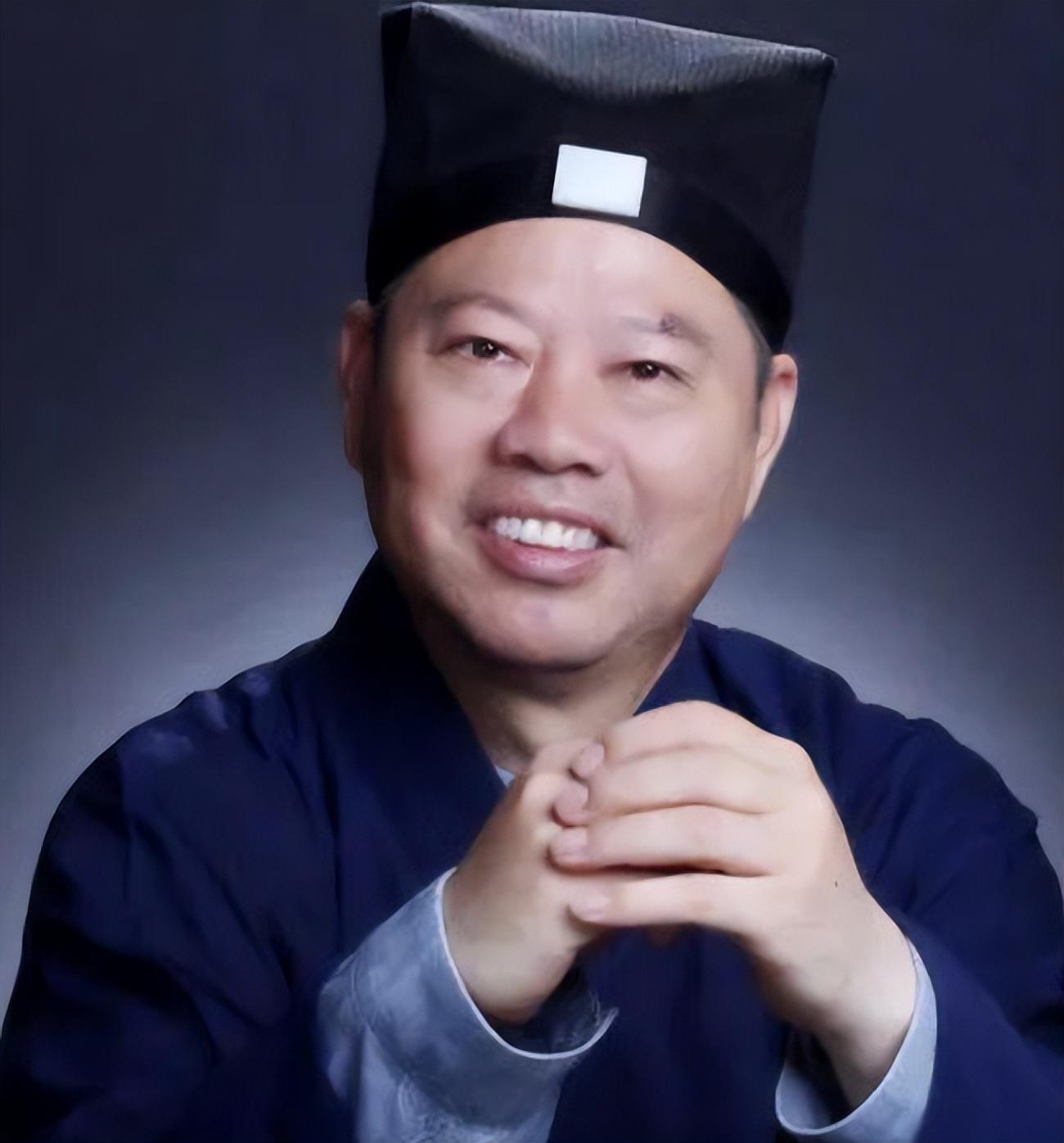 "商人天生敏锐的嗅觉致使陆文荣仿佛瞧见了那璀璨的前途光景.