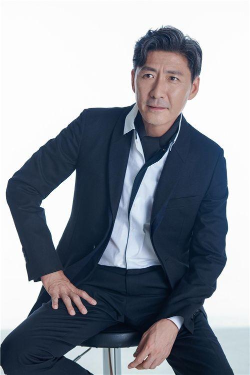 回顾演员张子健:离异后独自带女儿,再婚后把继子当亲生儿子