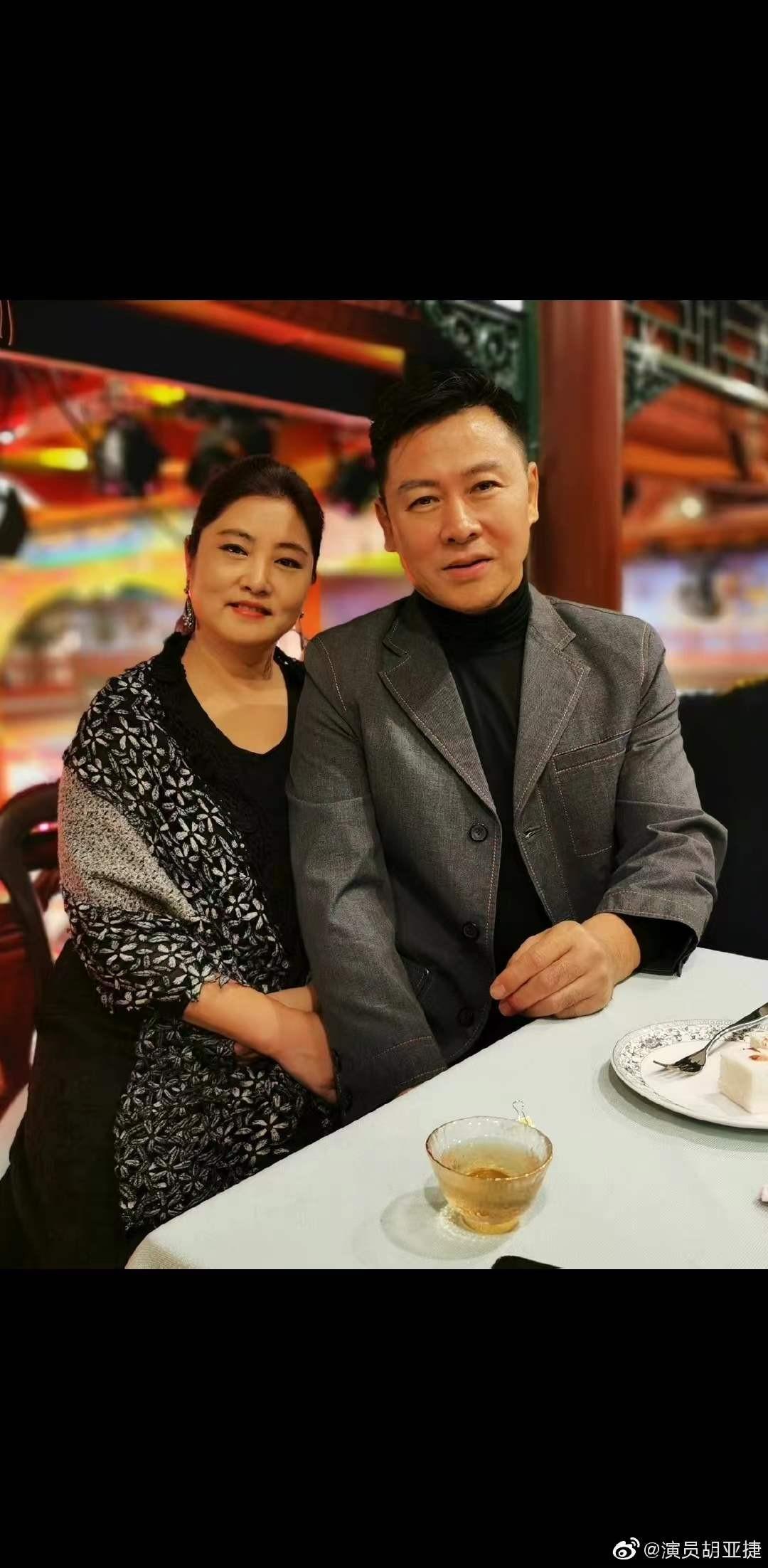 回顾胡亚捷妻子照顾3个家庭让他愧疚因岳母健康跟妻子起争执