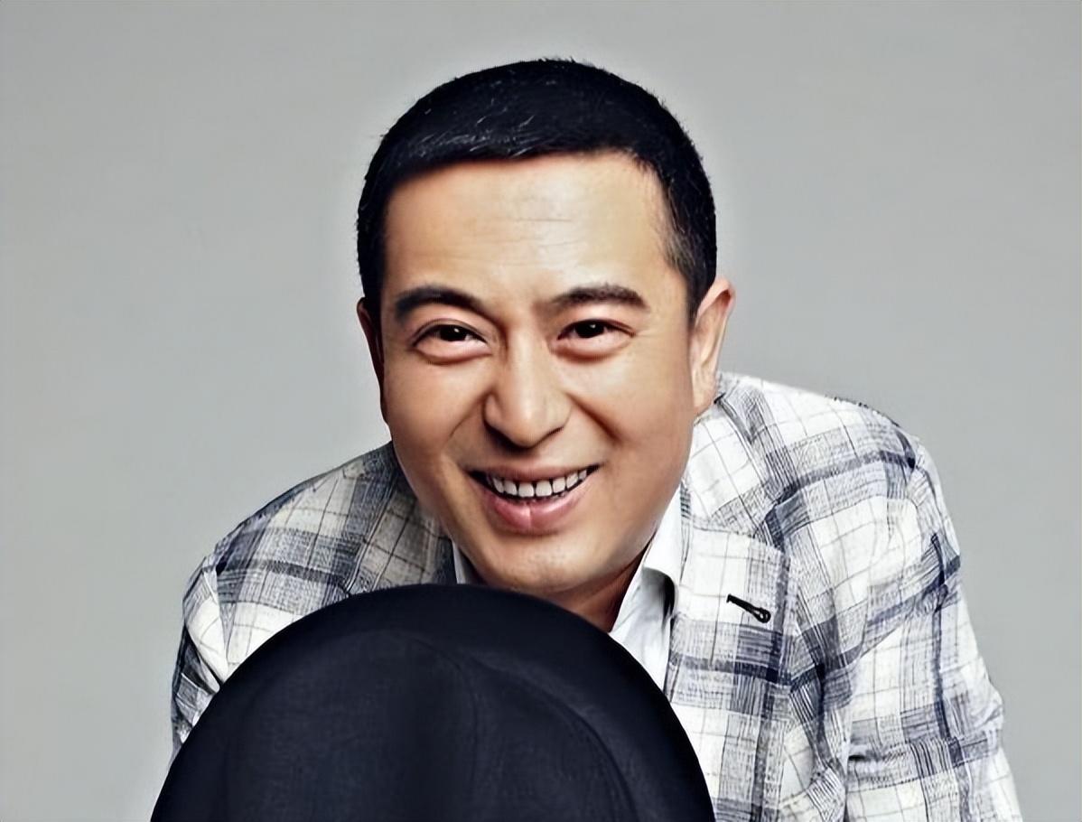 回顾王海燕遭前妻嫌弃的张嘉译被她宠成宝一家三口幸福美满