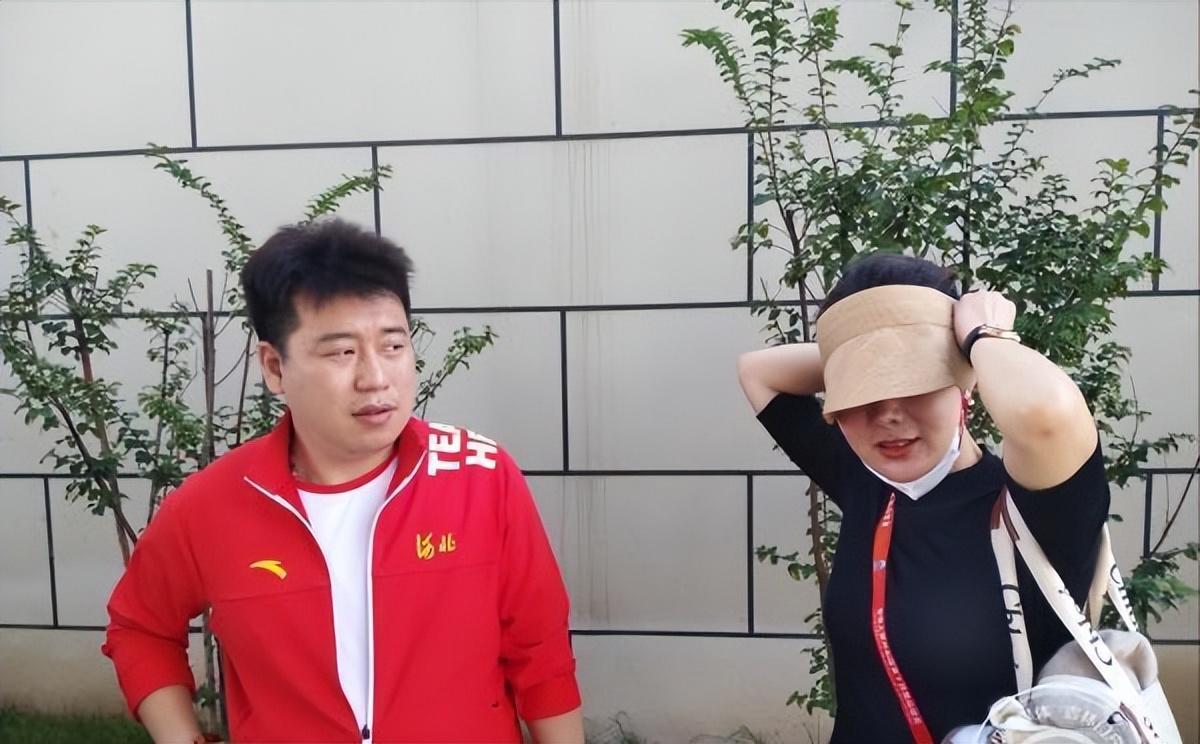 原来,早在北京奥运会之前,同为奥运冠军的庞伟已经和杜丽相恋,但当时