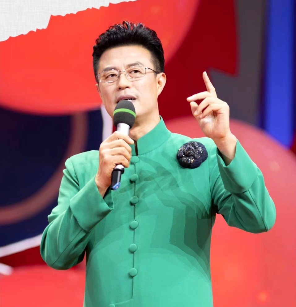 回顾主持人白燕升不抛弃瘫痪妻子50岁生二胎如今仍不敢休息