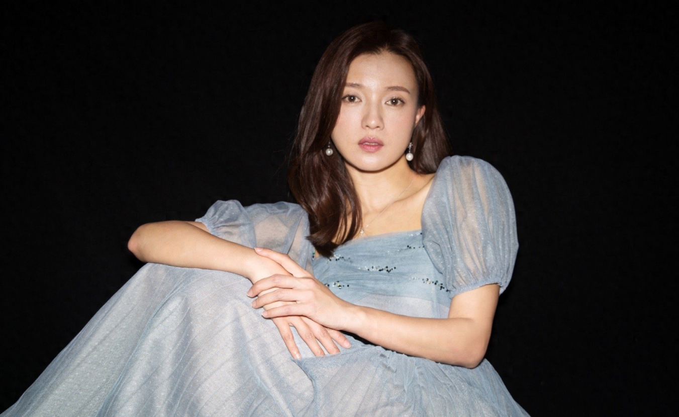 演员傅晶46岁还能演大学生多年来低调拍戏很美可剧本太烂