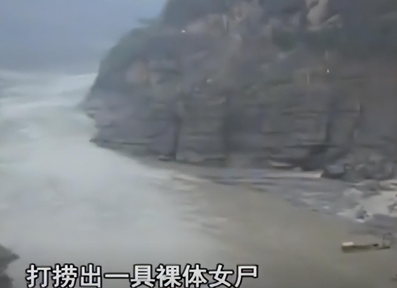 "罗开友是个杀人犯,亲手杀掉了自己老婆李蓓香,还把她沉尸河底.