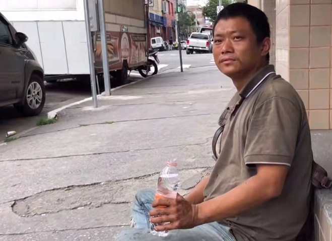 2002年四川小伙出国打工16年后在巴西街头乞讨不敢跟家里说