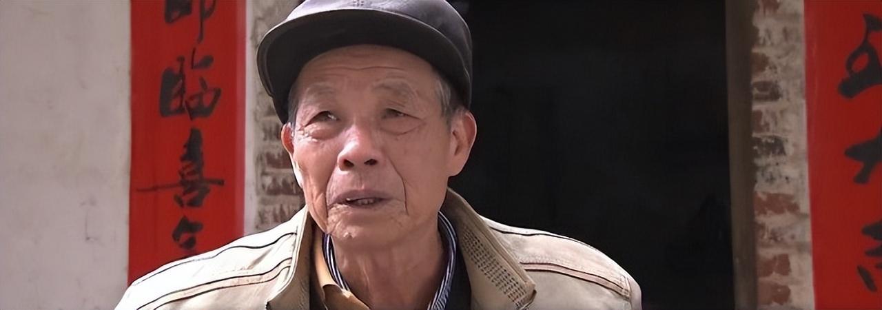 他摸向了身侧的床位,已经空无一人,连忙喊着:"妹泽子,妹泽子(南康方言