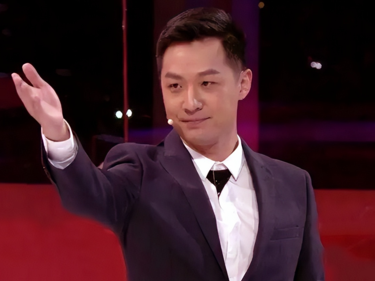 回顾央视主播舒冬每次节目中流泪都是真诚的如今儿子已5岁了