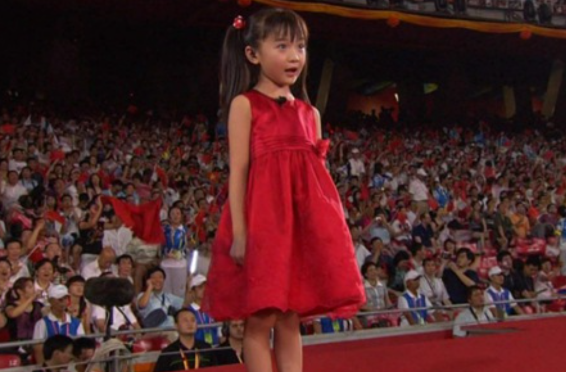 2008年在奥运会上假唱被母亲当成摇钱树的林妙可如今怎么样了