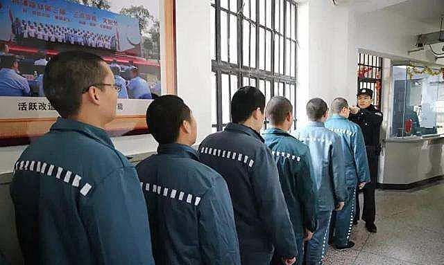 他从空军某部的地勤人员岗位离开,转而被派往了深圳市龙岗区看守所