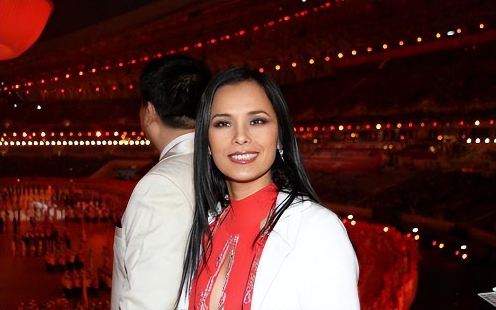 回顾60岁韦唯现状住纽约豪宅家暴前夫已离世3个儿子成为心结