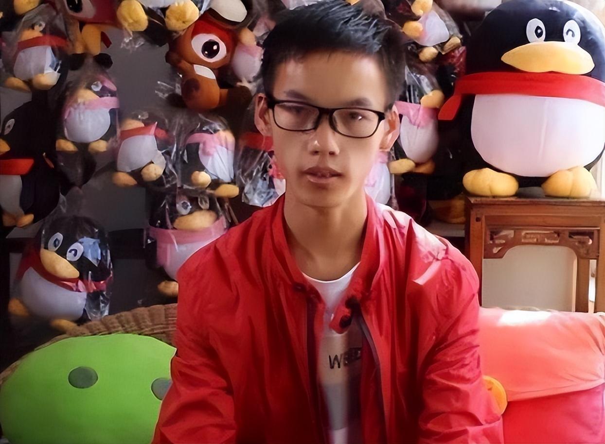 回顾"搬砖小伙"林万东:高考713分,被嘲考上清华也没用,现在咋样