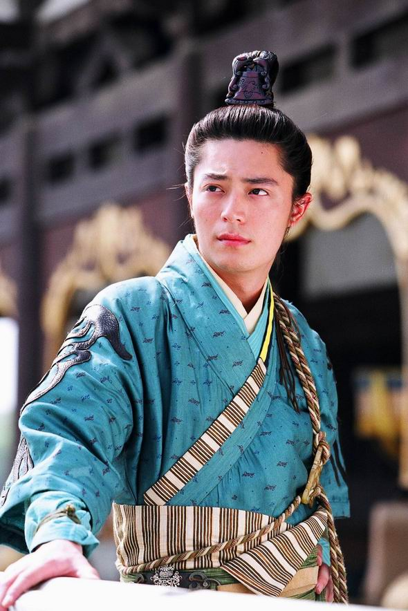 第一次被霍建华惊艳,是《仙剑三》中的徐长卿.一身白衣,仙风道骨.