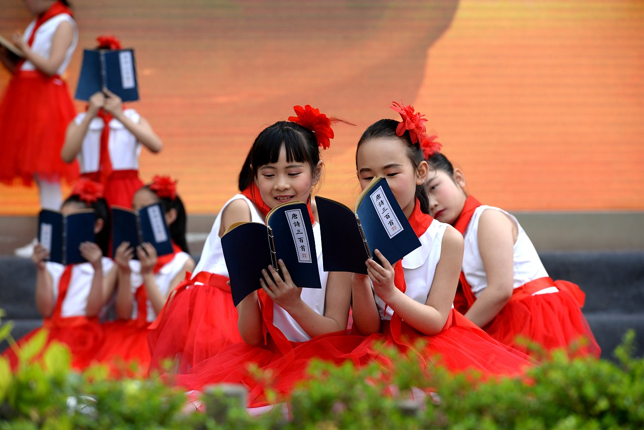 教育不过一个意图,无休地折腾学生,让学生厌学,对知识麻木,对题海厌倦