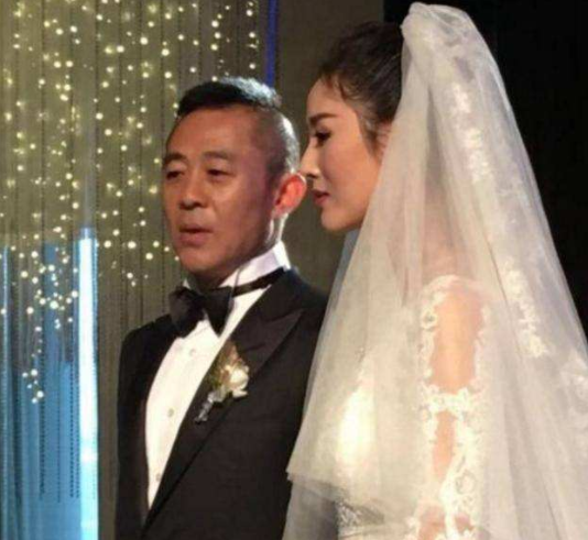 回顾潘雨辰与侯勇结婚是我一生的伤独自抚养女儿有泪也幸福