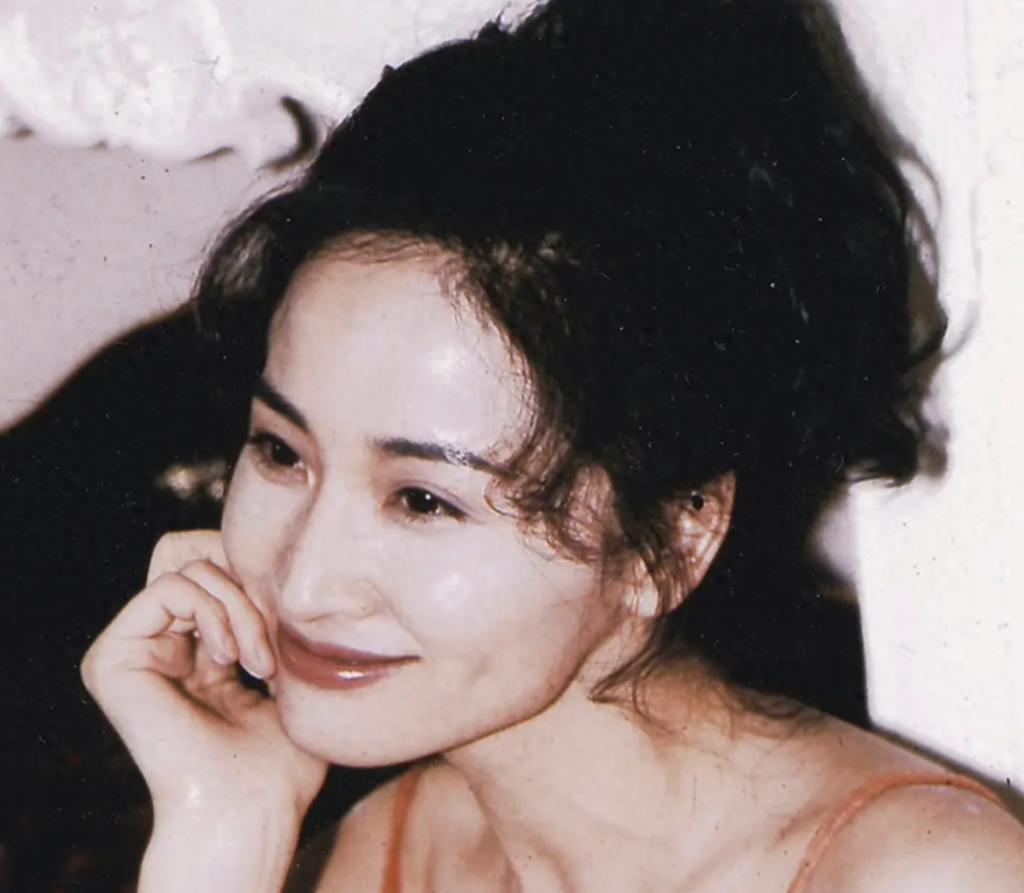 回顾于莉是张艺谋的梦中情人却情路坎坷如今60岁依旧单身