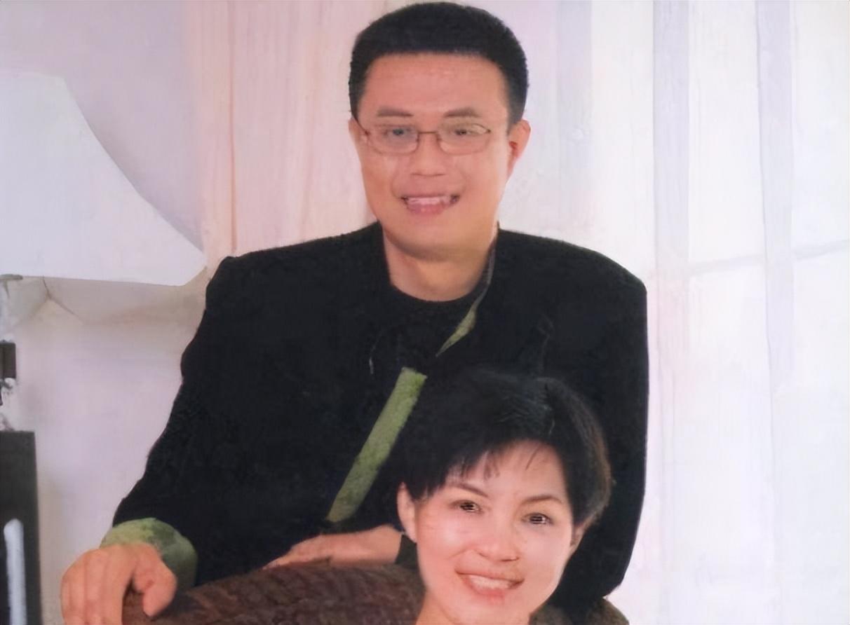 回顾央视主持白燕升从未放弃瘫痪的妻子24年婚姻背后她比我难