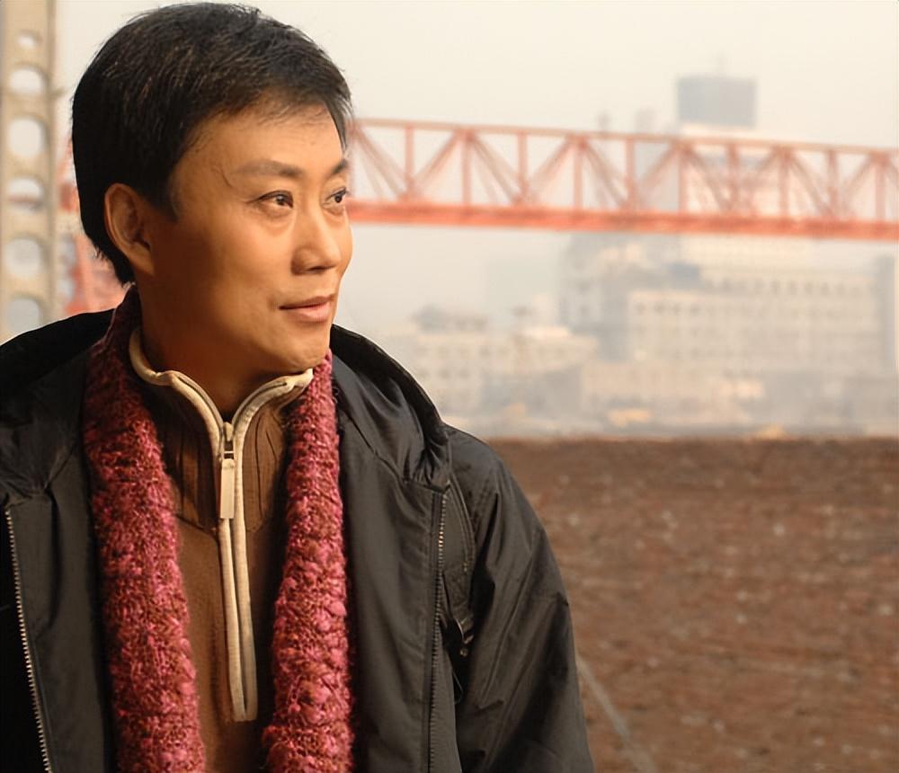 回顾离婚7年耿为华和小14岁前妻郑佳的境遇生活差距太大