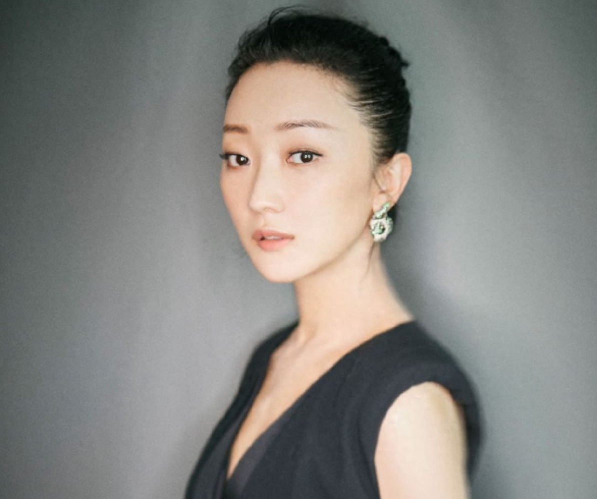 她被嘲脸歪嘴歪用实力征服观众嫁高富帅老公活成人生赢家