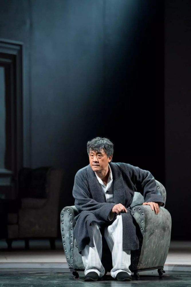 何冰便一心一意的拍戏,这才有了《芝麻胡同》,《情满四合院》